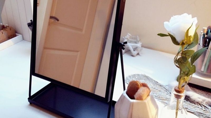 table mirror