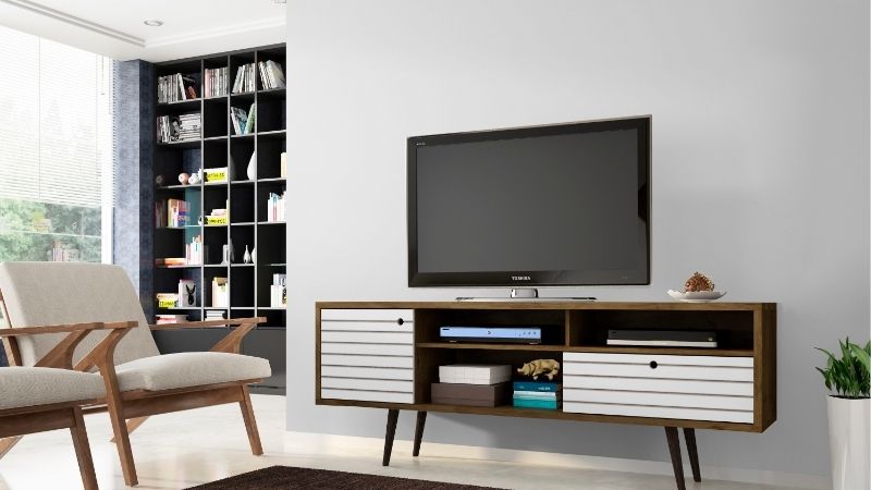 tv center stand vs spaced feet