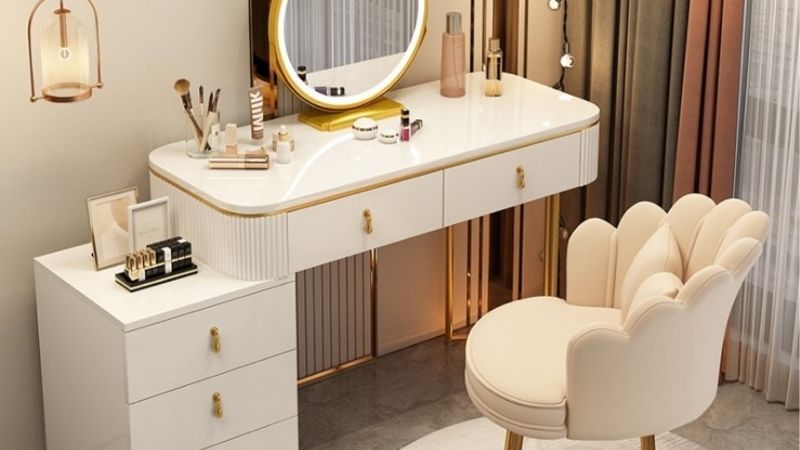 vanity table with mirror