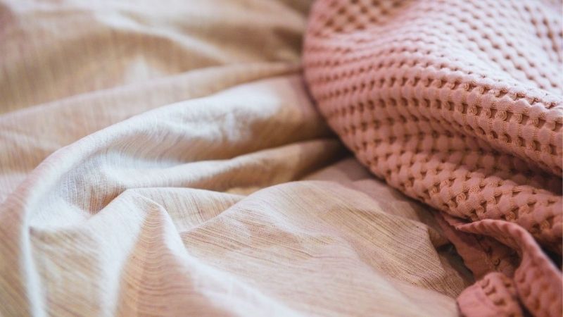 why blankets get static